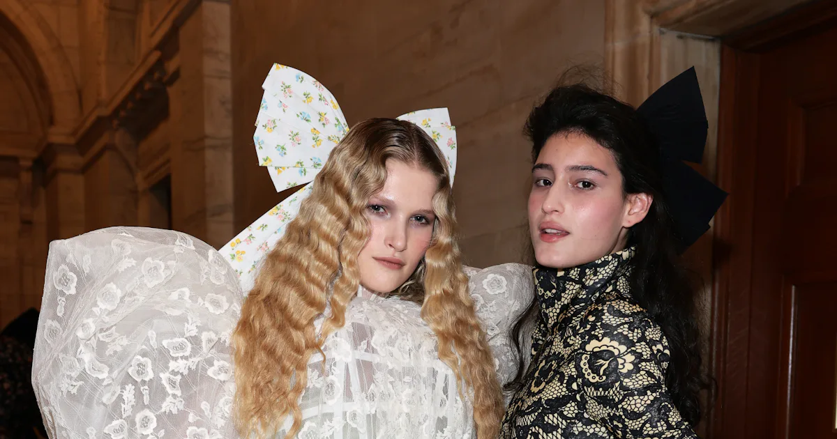 Marc Jacobs Blows Up Fall 2025 to Epic Proportions With Big Bows ...