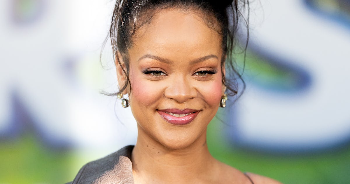 Rihanna & Her Kids Were The Chicest Stars On The 'Smurfs' Red Carpet