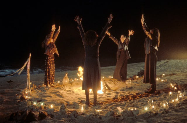 Robin Tunney, Fairuza Balk, Rachel True and Neve Campbell crowded around a fire, performing a ritual...