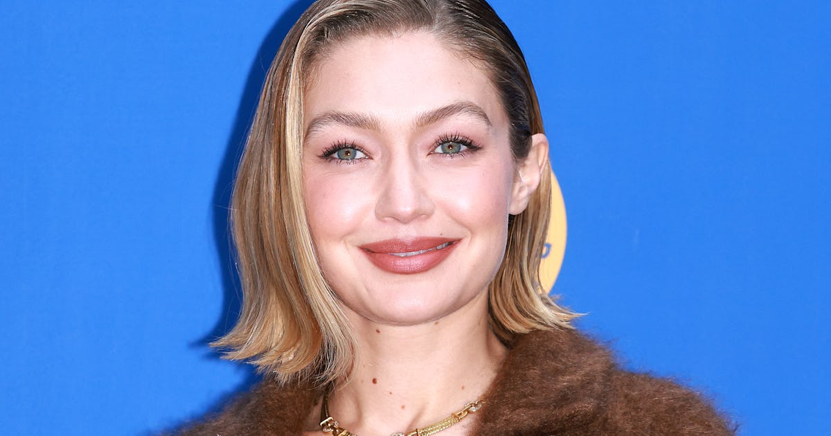 Gigi Hadid Wore A Navel-Baring Crop Top With A Cool-Girl Accessory Like An Icon