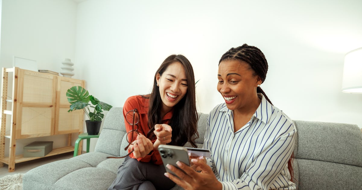These 3 Zodiac Signs Write The Best Dating App Profiles