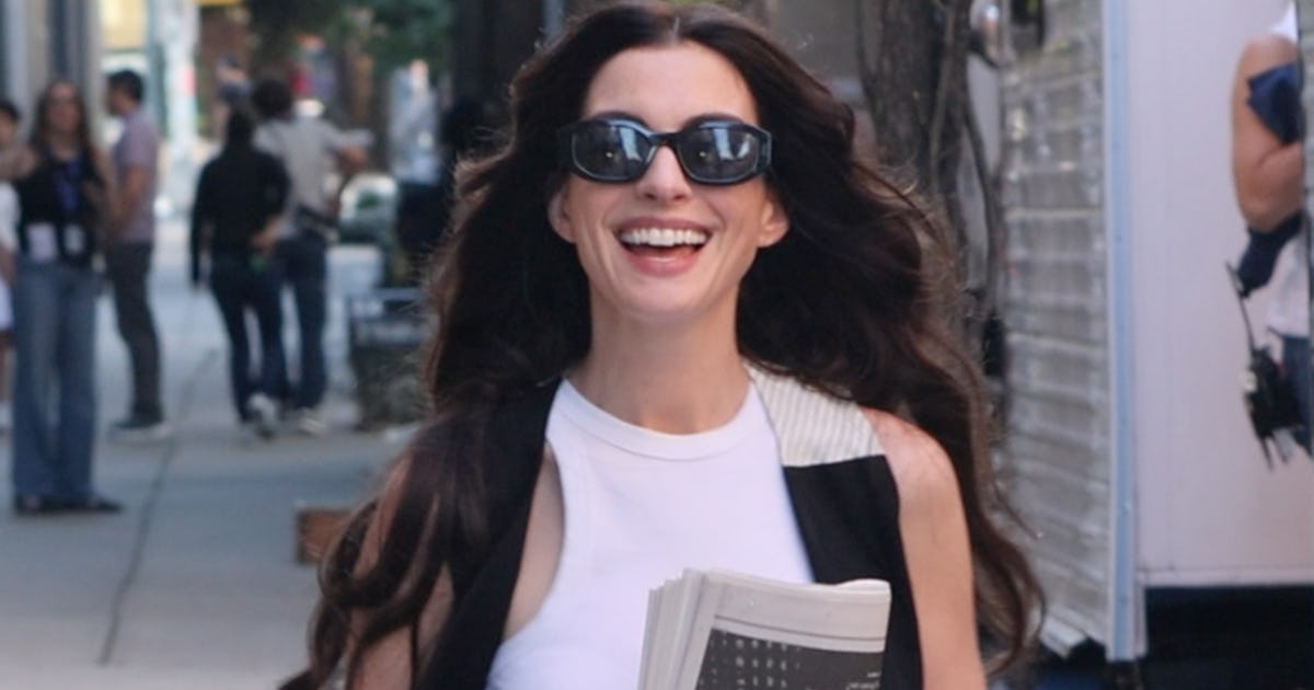 Anne Hathaway's First Looks On 'Devil Wears Prada 2' Just Dropped & Spoiler: They're Chic