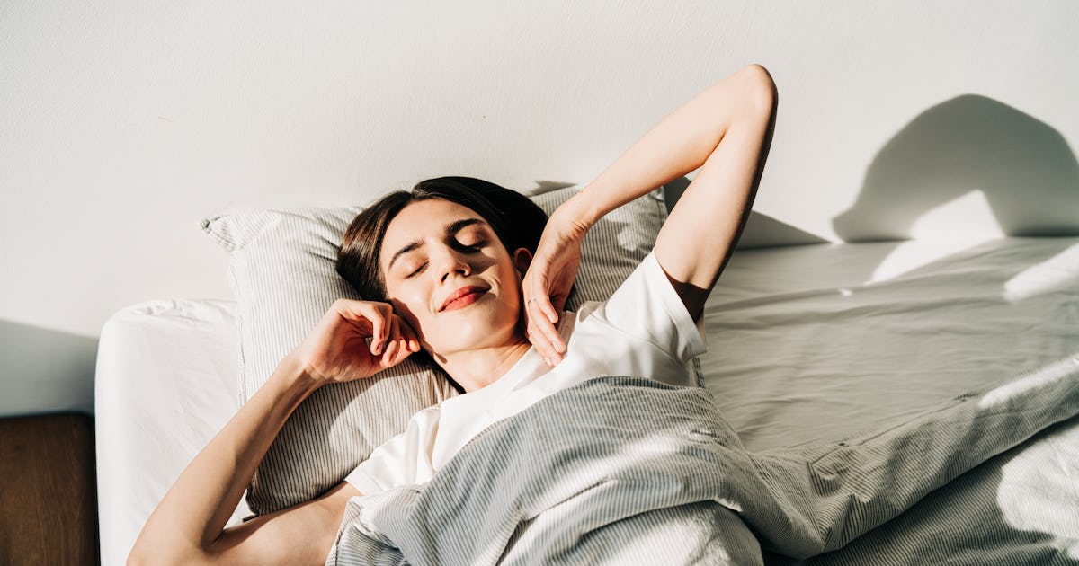 According To TikTok, Sleeping Without A Pillow Fixes "Tech Neck"