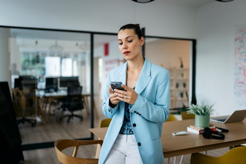 The "Tech Tuck" Helps You Avoid Neck Pain While Scrolling