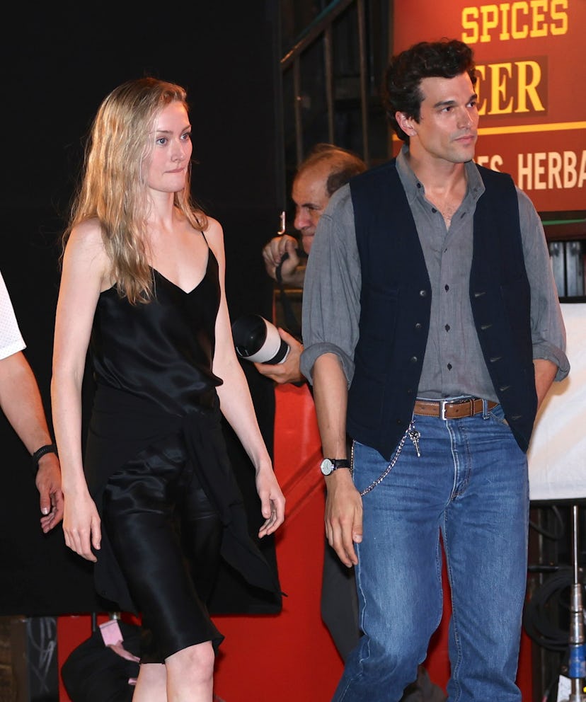 Sarah Pidgeon and Paul Kelly as JFK Jr and Carolyn Bessette are seen on the set of Ryan Murphy's "Am...