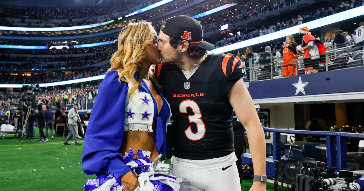 A Dallas Cowboys Cheerleaders Tradition Lived On At Zoe Dale's Wedding