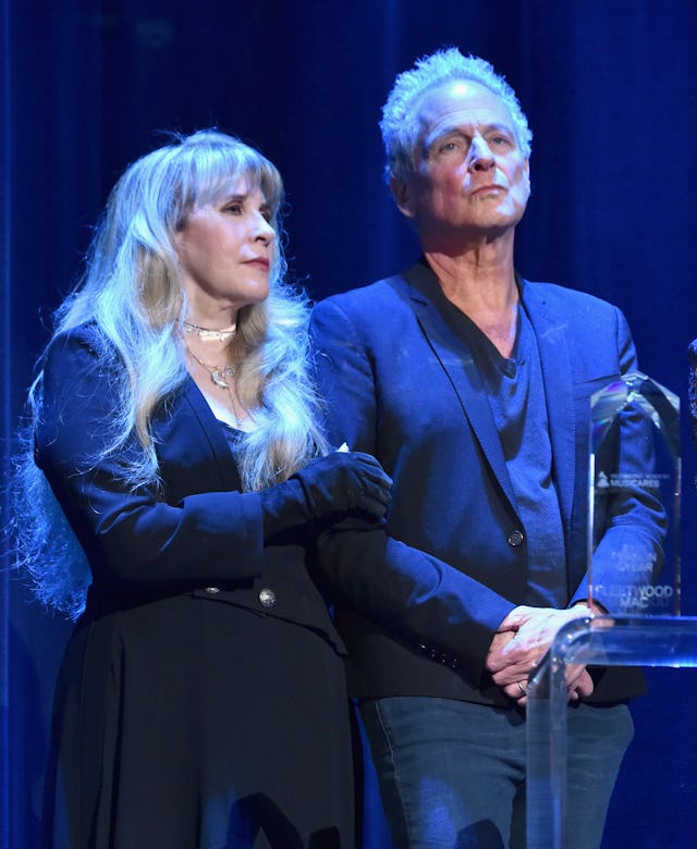 NEW YORK, NY - JANUARY 26: Honorees Stevie Nicks (L) and Lindsey Buckingham of music group Fleetwo...