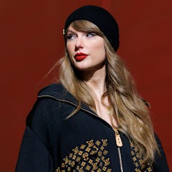 KANSAS CITY, MISSOURI - JANUARY 26: Taylor Swift arrives to the stadium prior to the AFC Championshi...