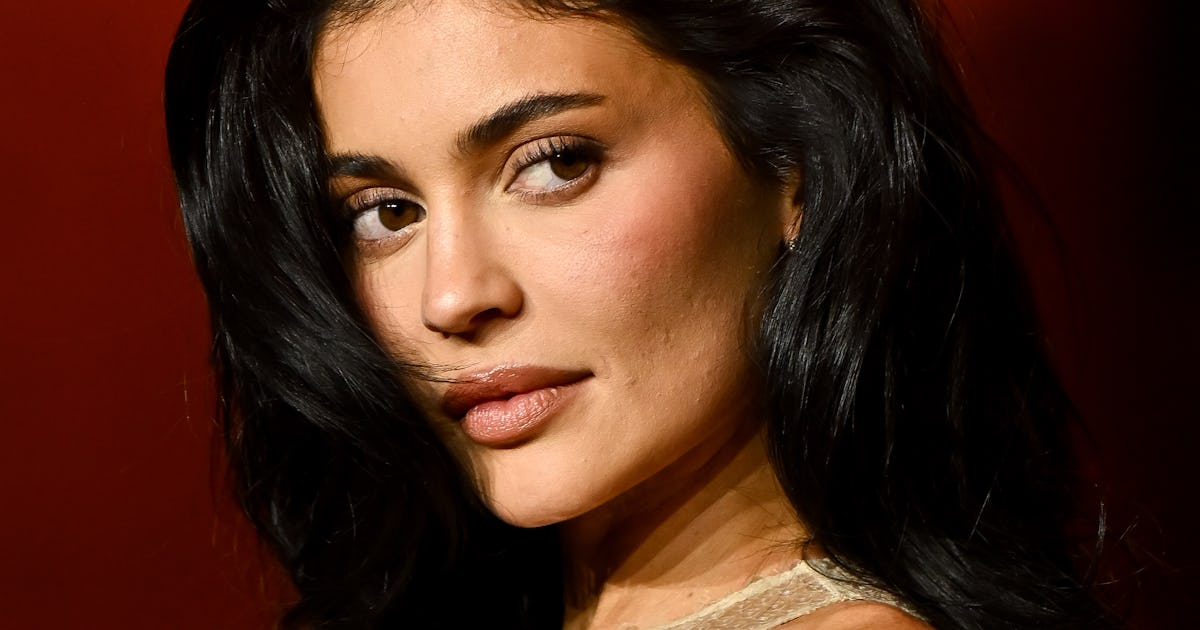 Kylie Jenner Can't Stop Pairing Crop Tops With This Millennial-Fave Pant