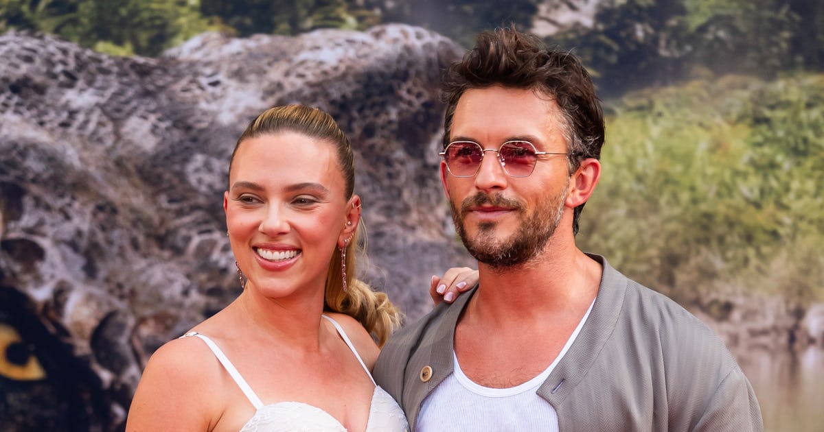Jonathan Bailey & Scarlett Johansson Upped The Ante On Their PDA