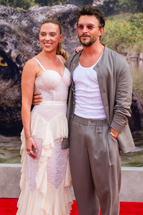 Scarlett Johansson and Jonathan Bailey engaged in more PDA in a new photo.