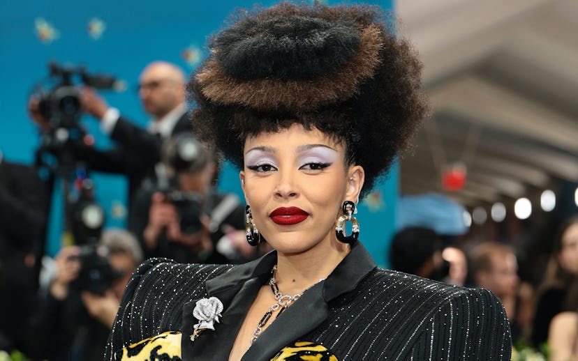 NEW YORK, NEW YORK - MAY 05: Doja Cat attends the 2025 Met Gala Celebrating "Superfine: Tailoring Bl...