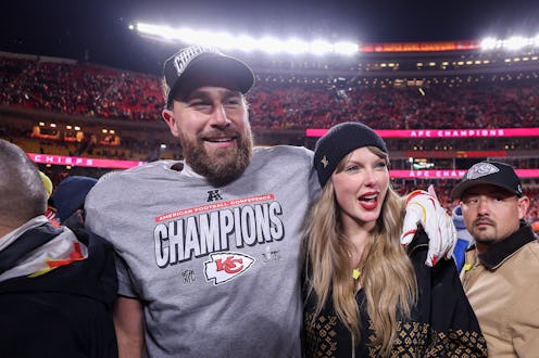 KANSAS CITY, MISSOURI - JANUARY 26: Taylor Swift celebrates with Travis Kelce #87 of the Kansas City...