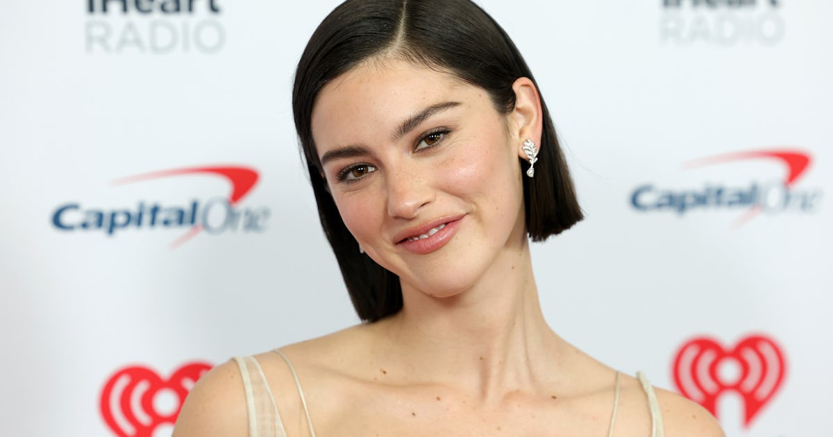 Gracie Abrams Made The Bra-As-Top Trend So Sophisticated In An "Old Money" Staple