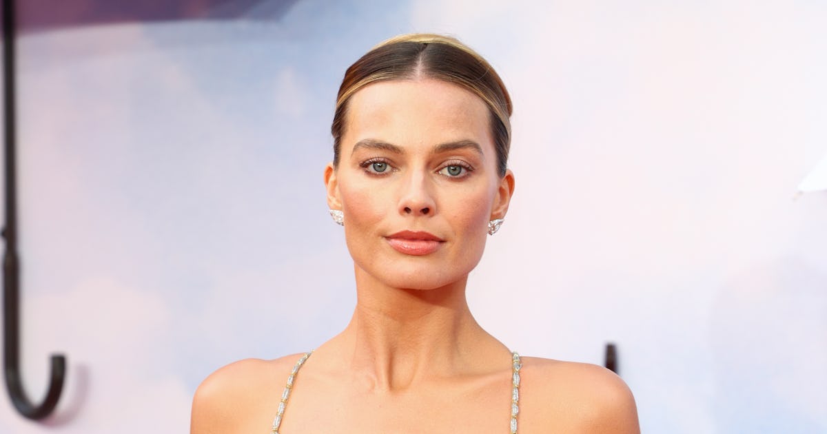 Margot Robbie's Plunging Bodysuit Dress Had Super High Leg Slits