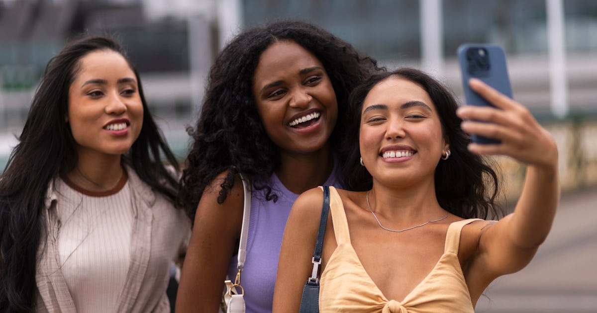 These 3 Zodiac Signs Keep The Friend Group Together