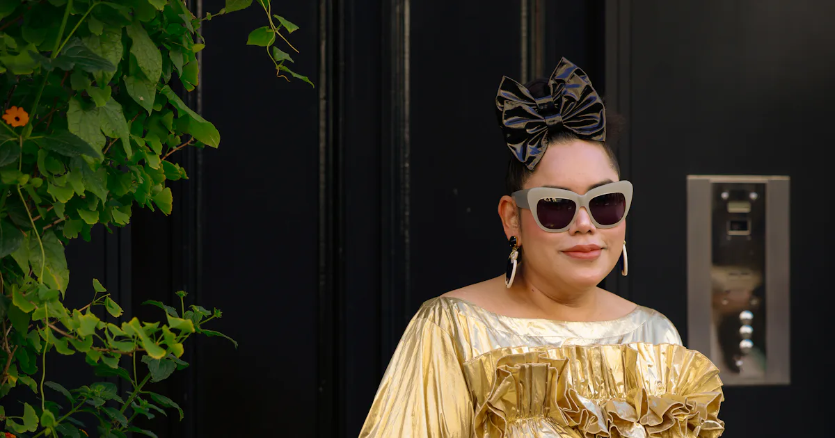 Oversized Hair Accessories Took Over The Streets Of London Fashion Week Spring/Summer 2026 Oversized Hair Accessories Took Over The Streets Of London Fashion Week Spring/Summer 2026