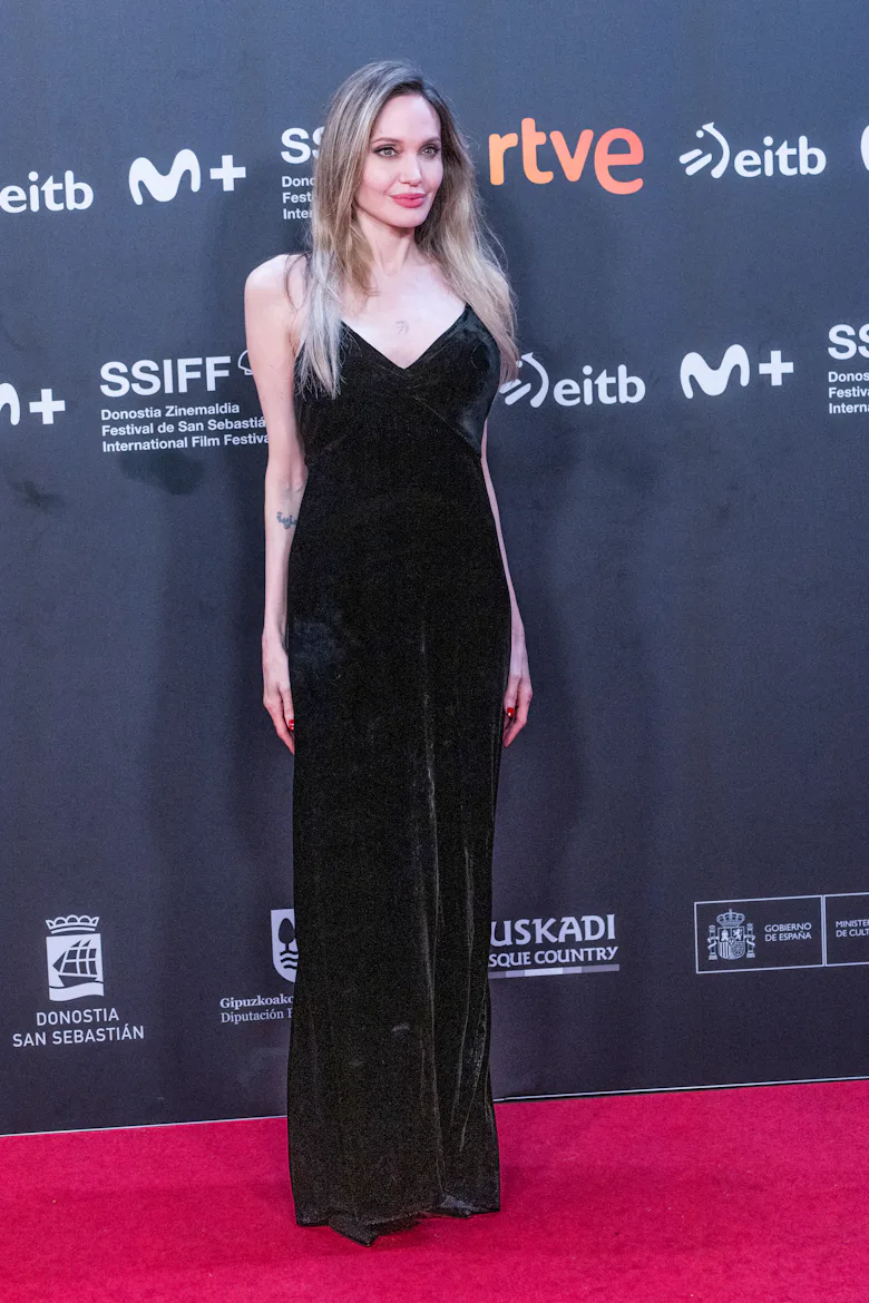 Angelina Jolie Wears a Simple Dress to Deliver a Bold Message Angelina Jolie Wears a Simple Dress to Deliver a Bold Message