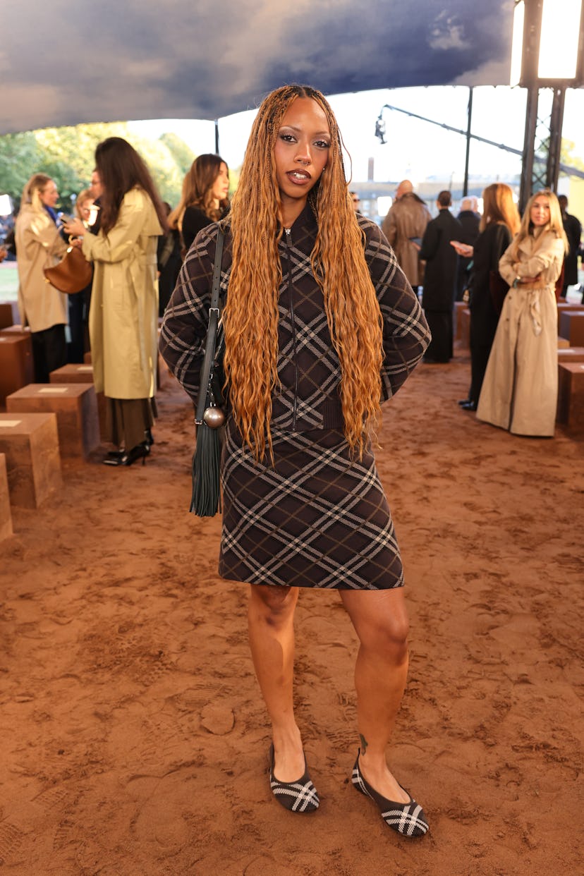 Лондон, Англия - 22 сентября: наши архивы посещают шоу Burberry Summer 2026 во время Лондона Fas ...
