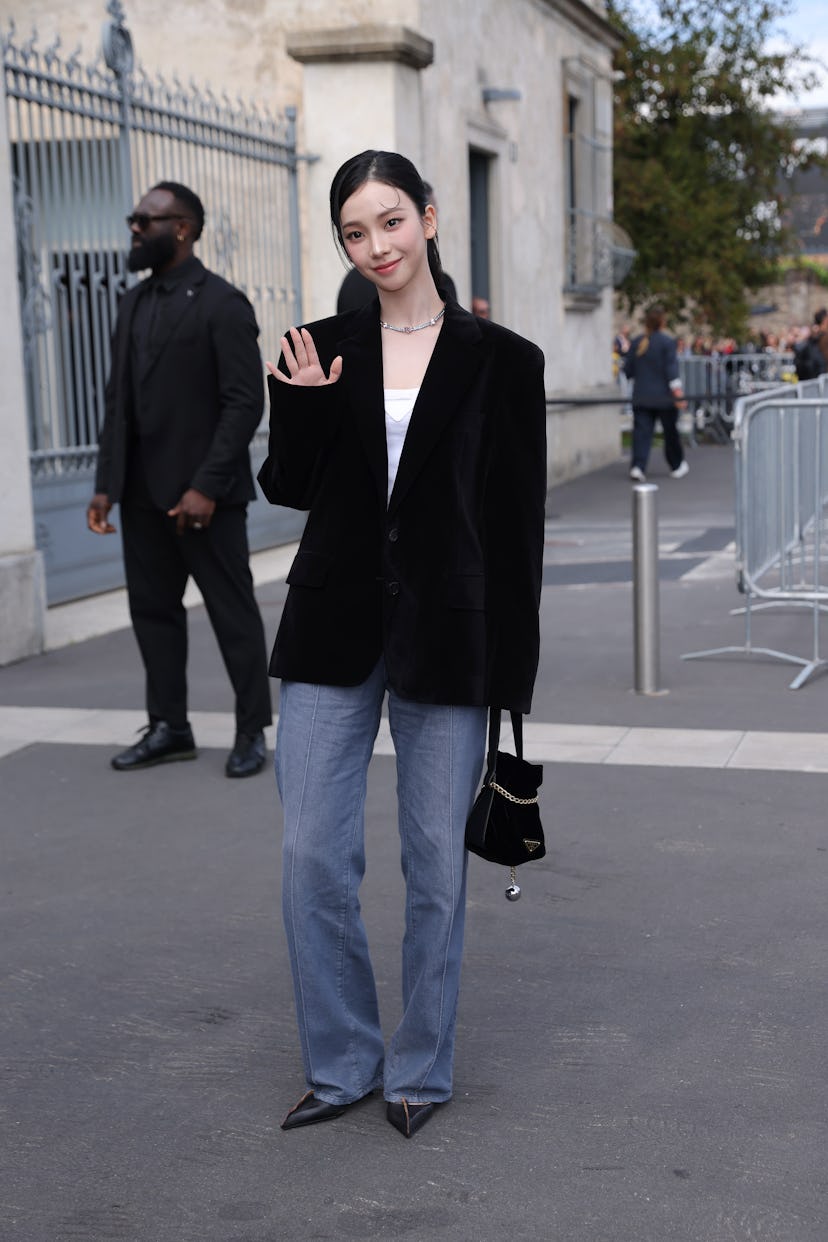 Милан, Италия - 25 сентября: Карина присутствует на показе мод Prada во время женской одежды в Милане ...