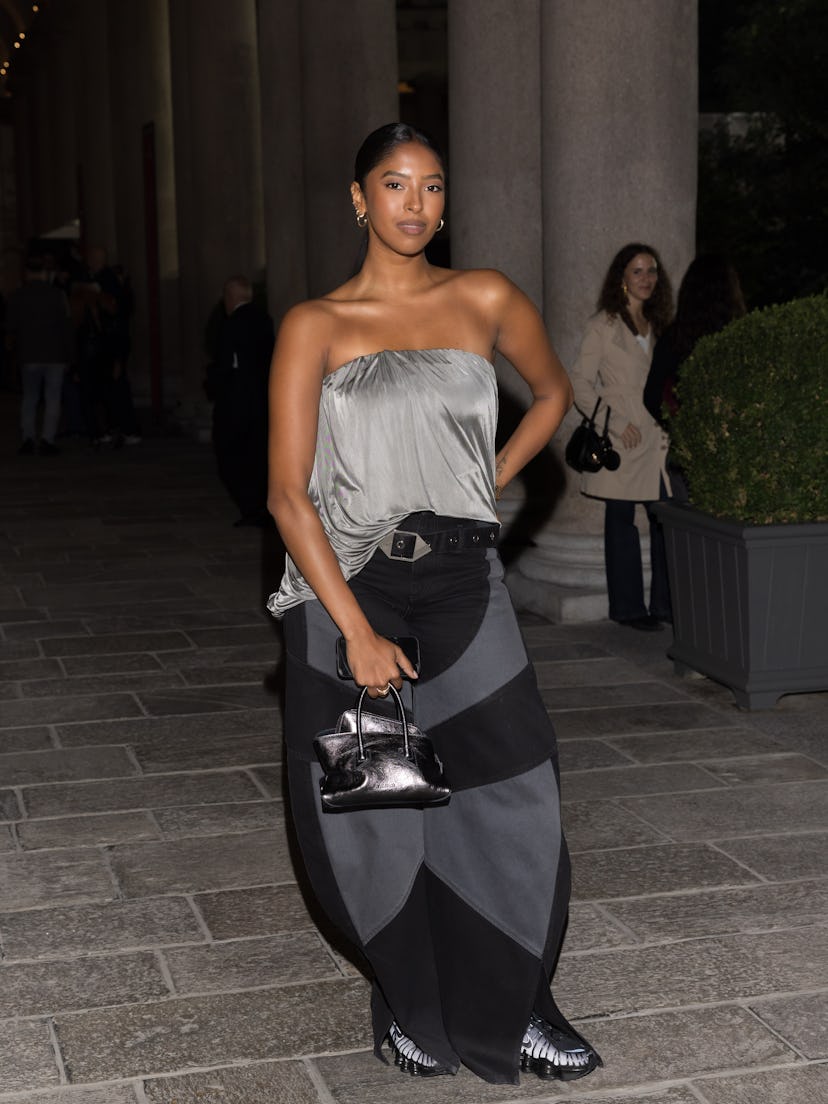 Милан, Италия - 26 сентября: Наталья Брайант прибывает на мероприятие EE72 во время Недели моды в Милане ...