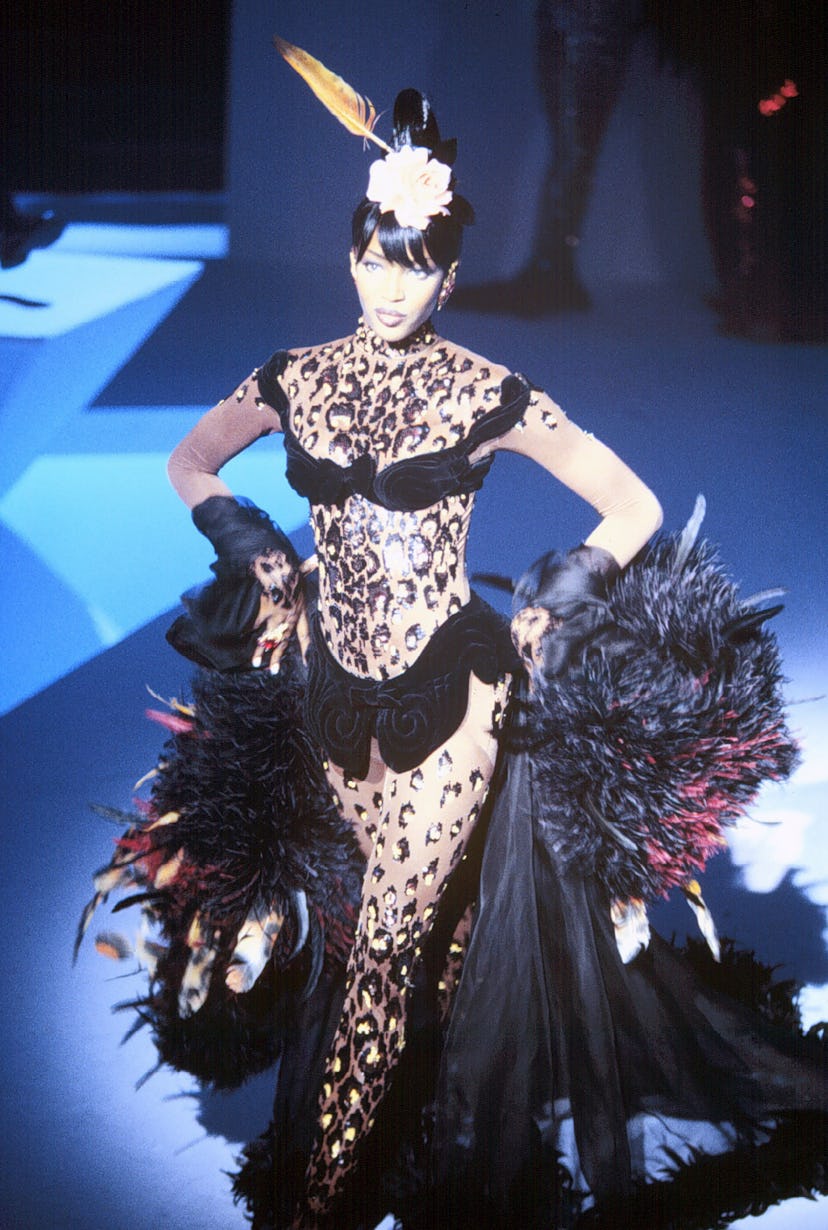 Naomi Campbell walks the runway during the Thierry Mugler Ready to Wear Fall/Winter 1995-1996 fashio...