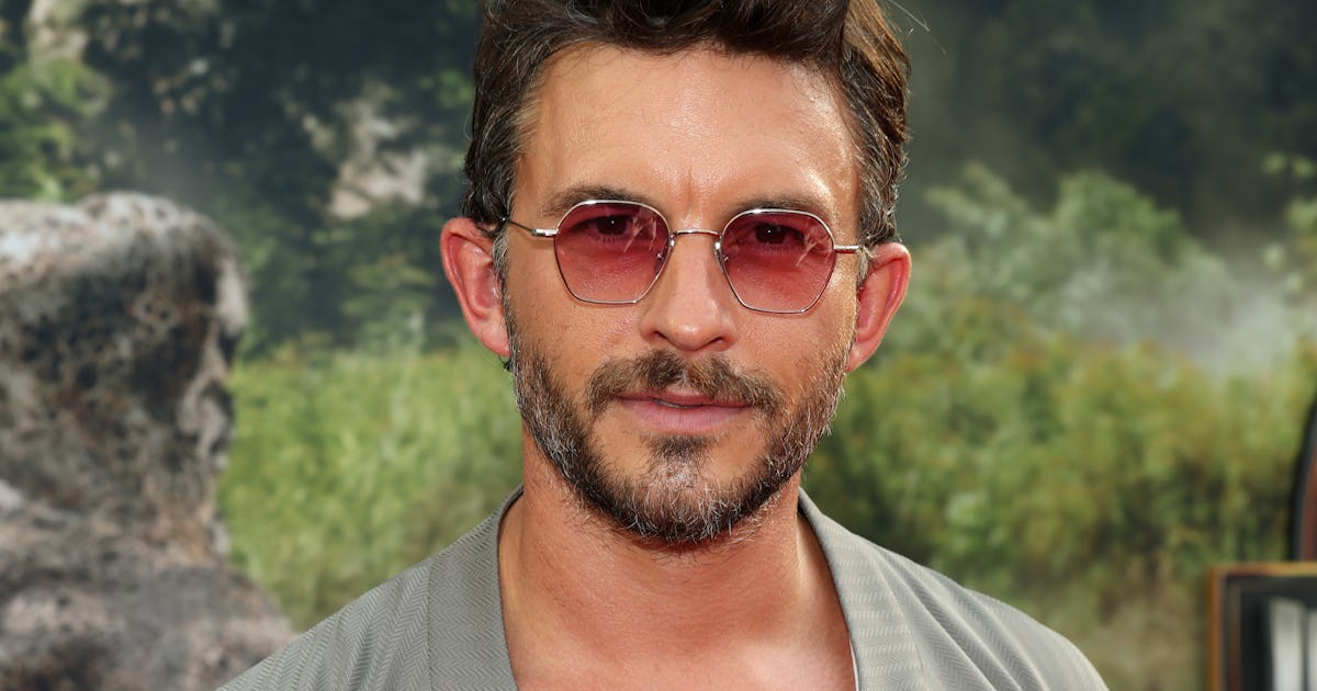 Jonathan Bailey Teased His Role In Future 'Bridgerton' Seasons