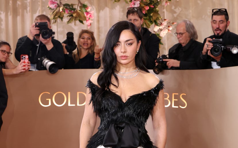 BEVERLY HILLS, CALIFORNIA - JANUARY 11: (FOR EDITORIAL USE ONLY) Charli xcx attends the 83rd Annual ...