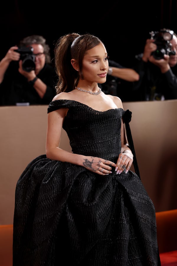 BEVERLY HILLS, CALIFORNIA - JANUARY 11: (FOR EDITORIAL USE ONLY) Ariana Grande attends the 83rd annu...