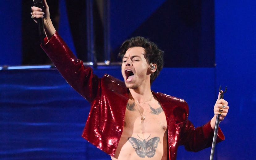 LONDON, ENGLAND - FEBRUARY 11: (EDITORIAL USE ONLY) Harry Styles performs live on stage during The B...