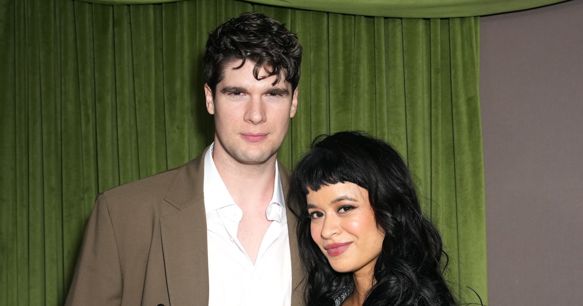 Wrigley & Pippa From ‘Tell Me Lies’ Are Reportedly Dating IRL