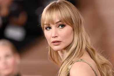 BEVERLY HILLS, CALIFORNIA - JANUARY 11: (FOR EDITORIAL USE ONLY) Jennifer Lawrence attends the 83rd ...