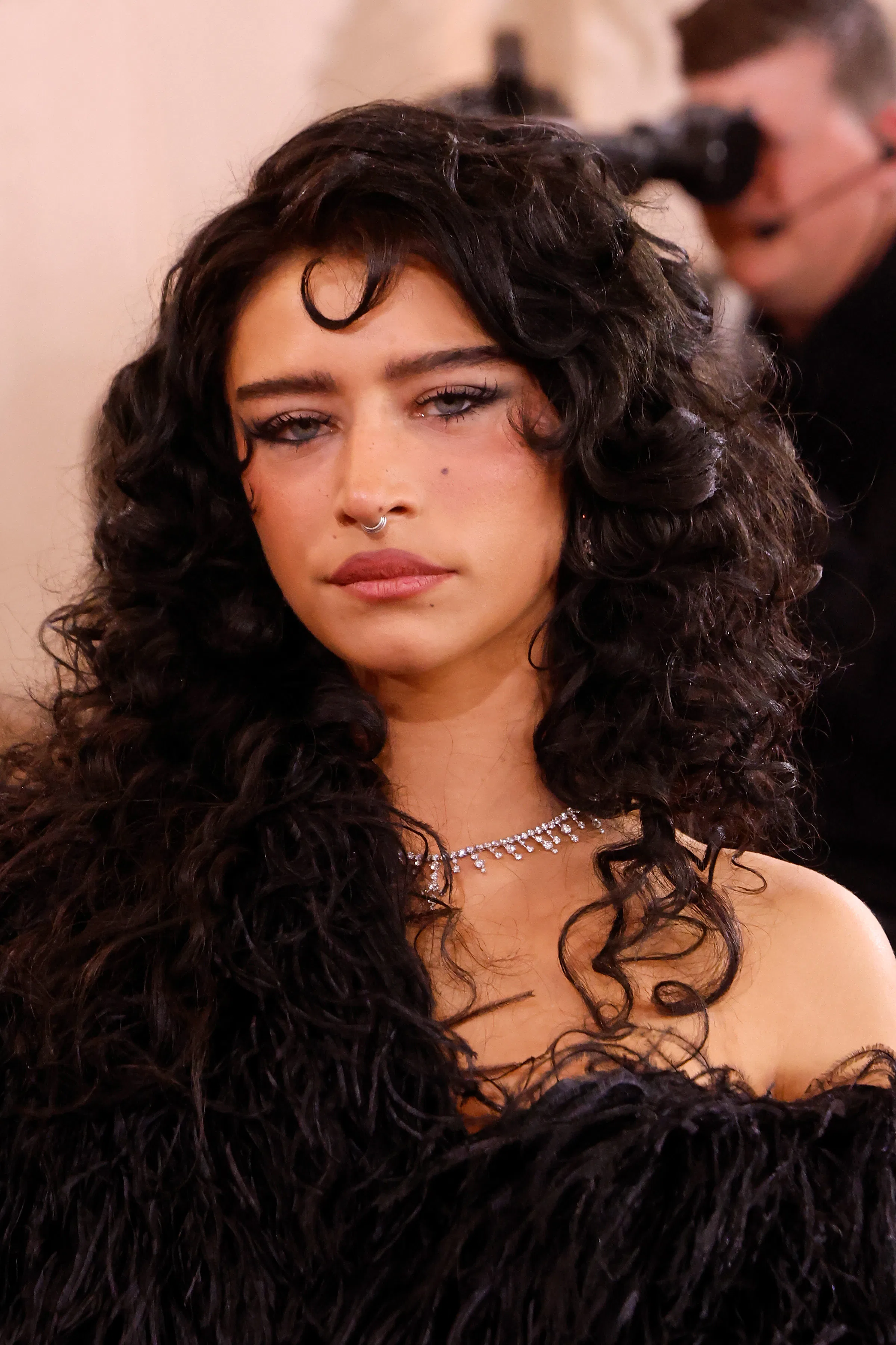 Odessa A'zion with smoky eyes at the Golden Globes