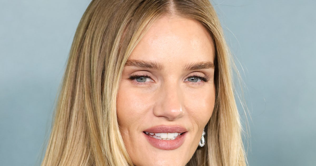 Rosie Huntington-Whiteley Wore A Crop Top At The ‘Shelter’ Premiere