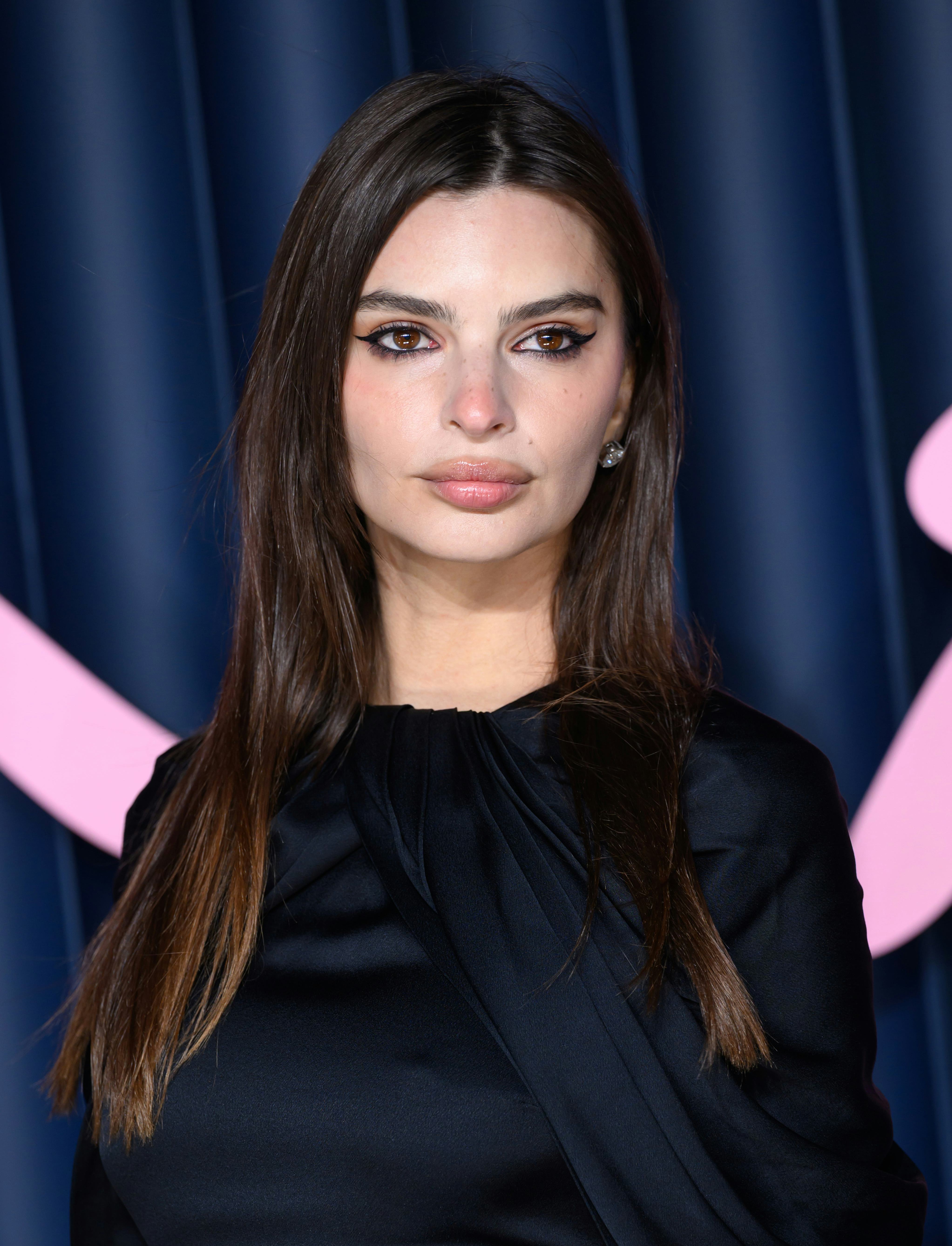 Emily Ratajkowski wore a crop top in a snowstorm.