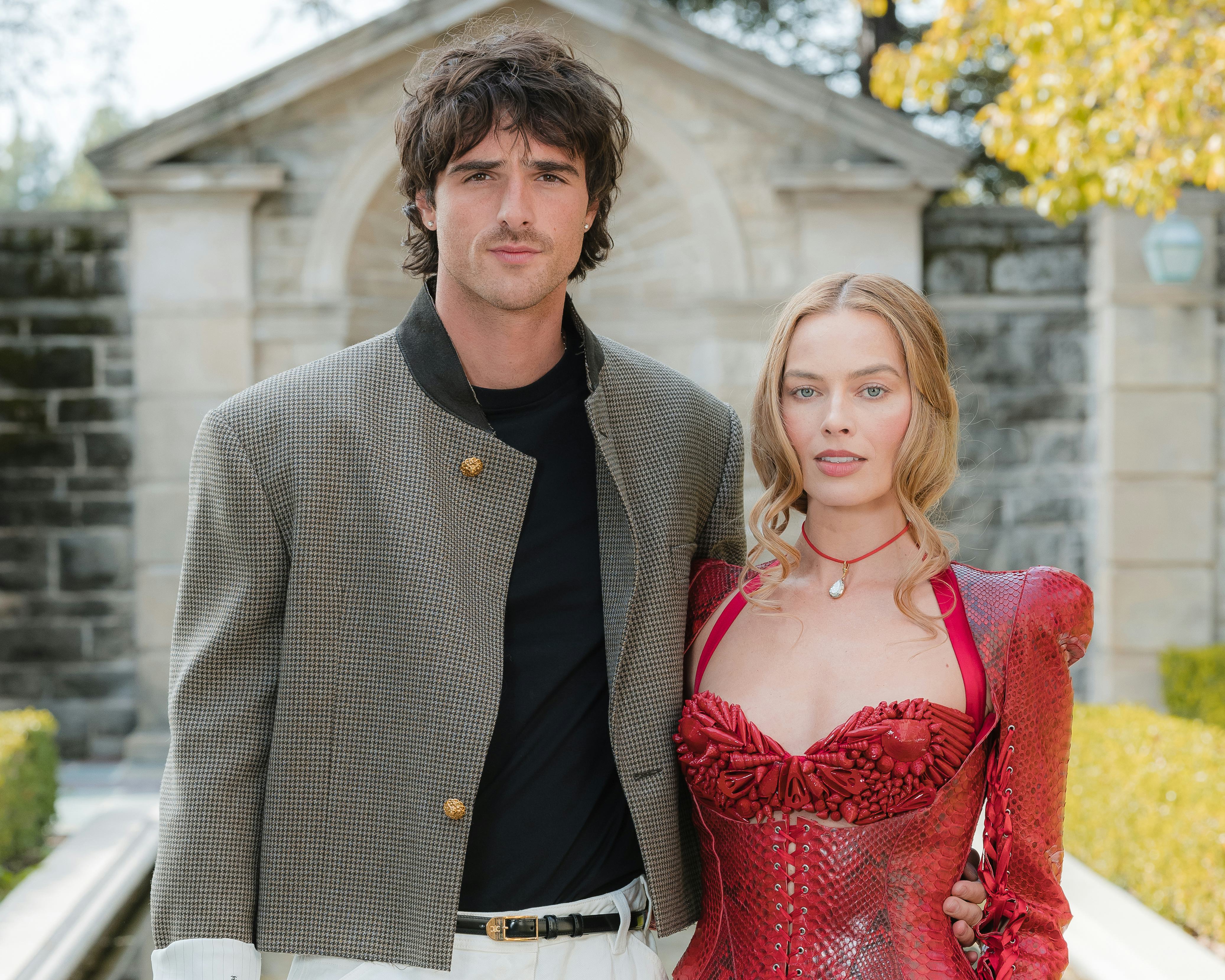 BEVERLY HILLS, CALIFORNIA - JANUARY 28: Jacob Elordi and Margot Robbie attend the "Wuthering Heights...