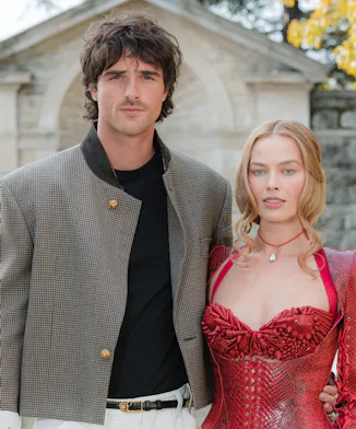 BEVERLY HILLS, CALIFORNIA - JANUARY 28: Jacob Elordi and Margot Robbie attend the "Wuthering Heights...