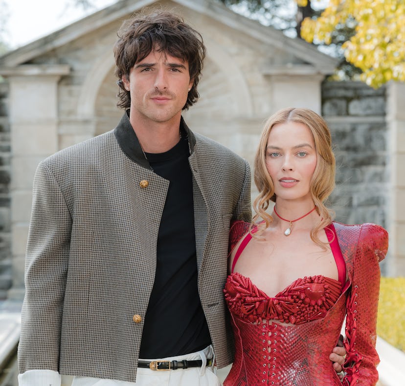 BEVERLY HILLS, CALIFORNIA - JANUARY 28: Jacob Elordi and Margot Robbie attend the "Wuthering Heights...