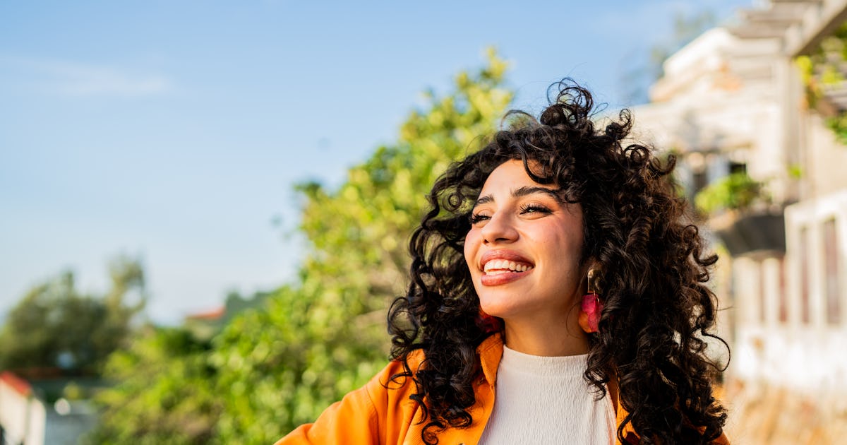 February 1's Full Snow Moon Is Low-Key For These 2 Zodiac Signs