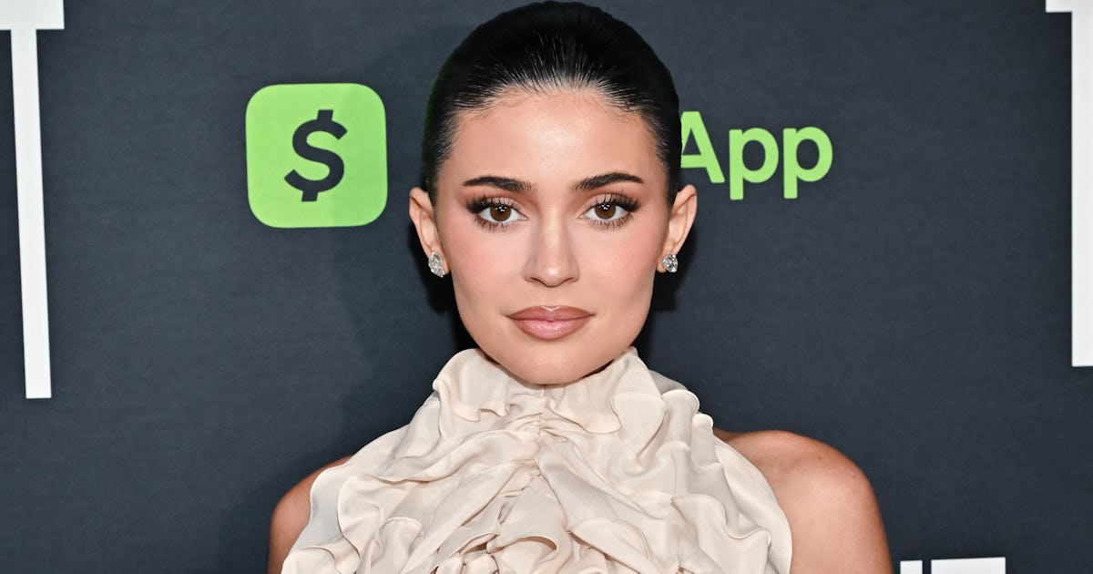 Kylie Jenner Marked Her Acting Debut In A Navel-Baring Crop Top & Low-Rise Skirt