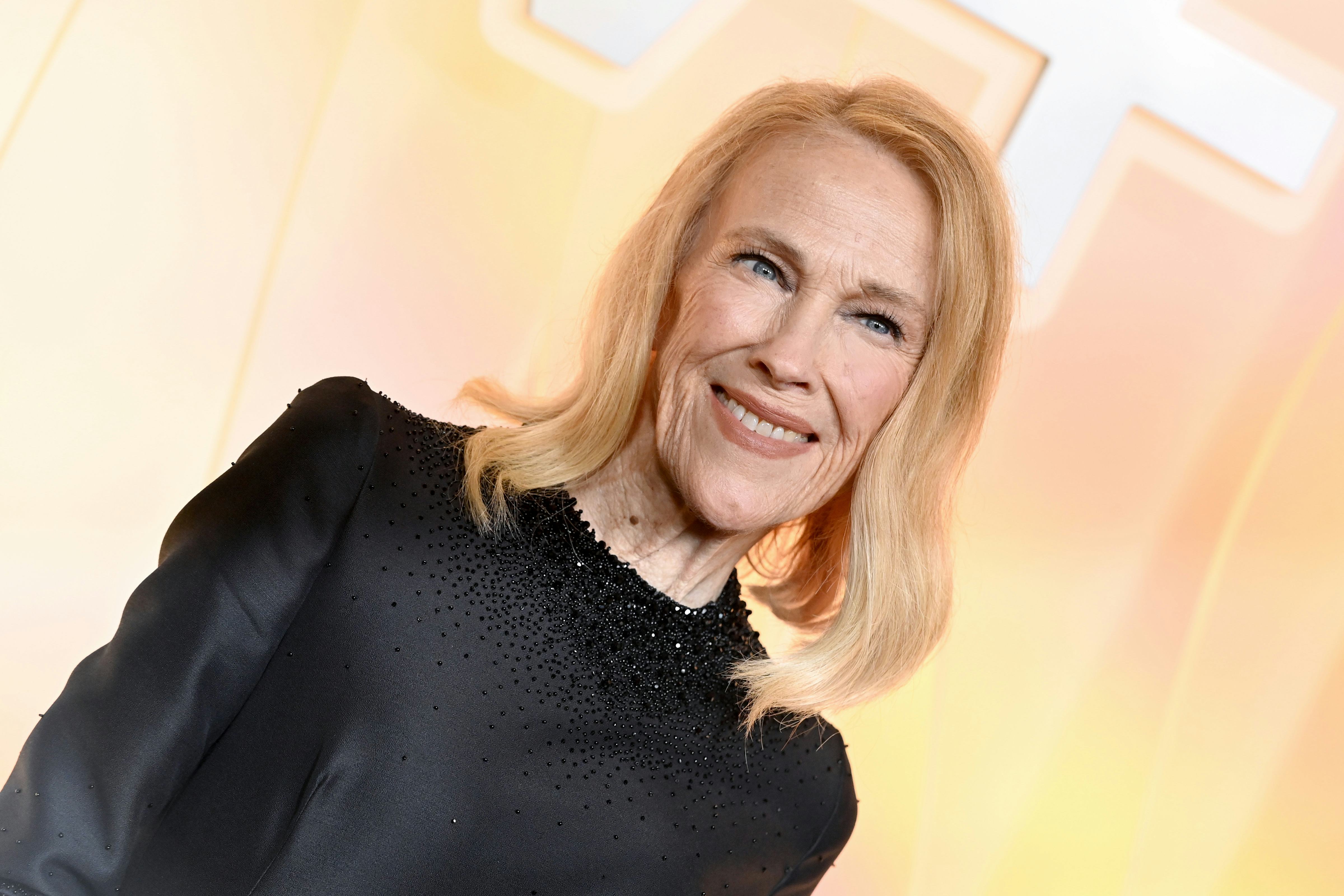 Celebrities react to Catherine O'Hara's death at 71.