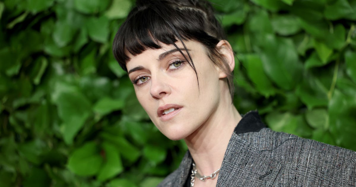 Kristen Stewart's "Naked Dress" Exposed Her Undies & It Was So '90s Grunge