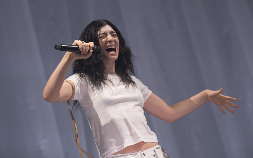 GLASTONBURY, ENGLAND - JUNE 27: (EDITORIAL USE ONLY) Lorde performs a surprise set on The Woodsies S...