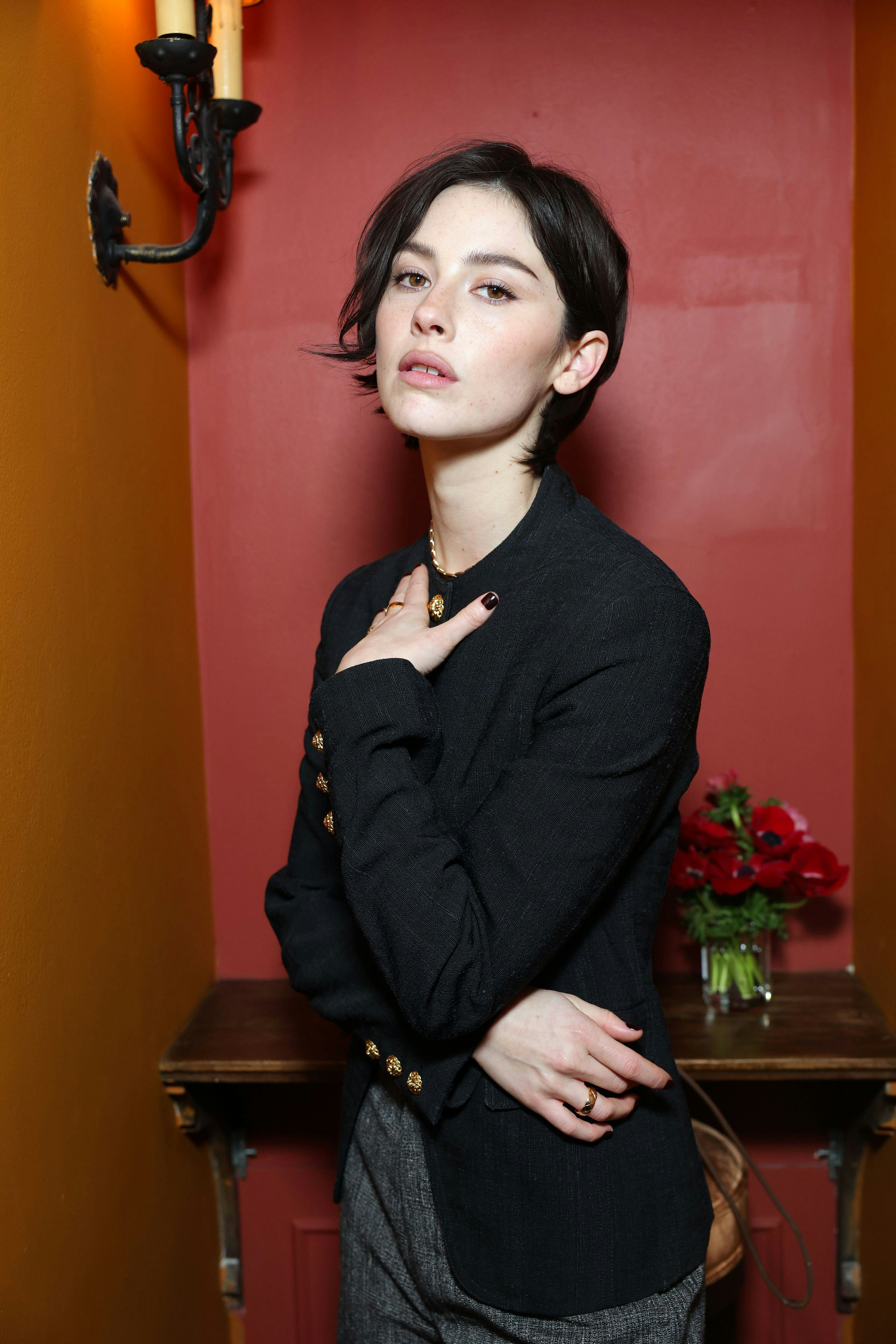 Gracie Abrams, wearing CHANEL, attends a CHANEL Dinner 