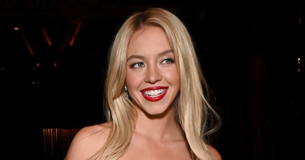 Sydney Sweeney's Wintry 'Fit Just Revived This "Cheugy" Trend From The 2010s