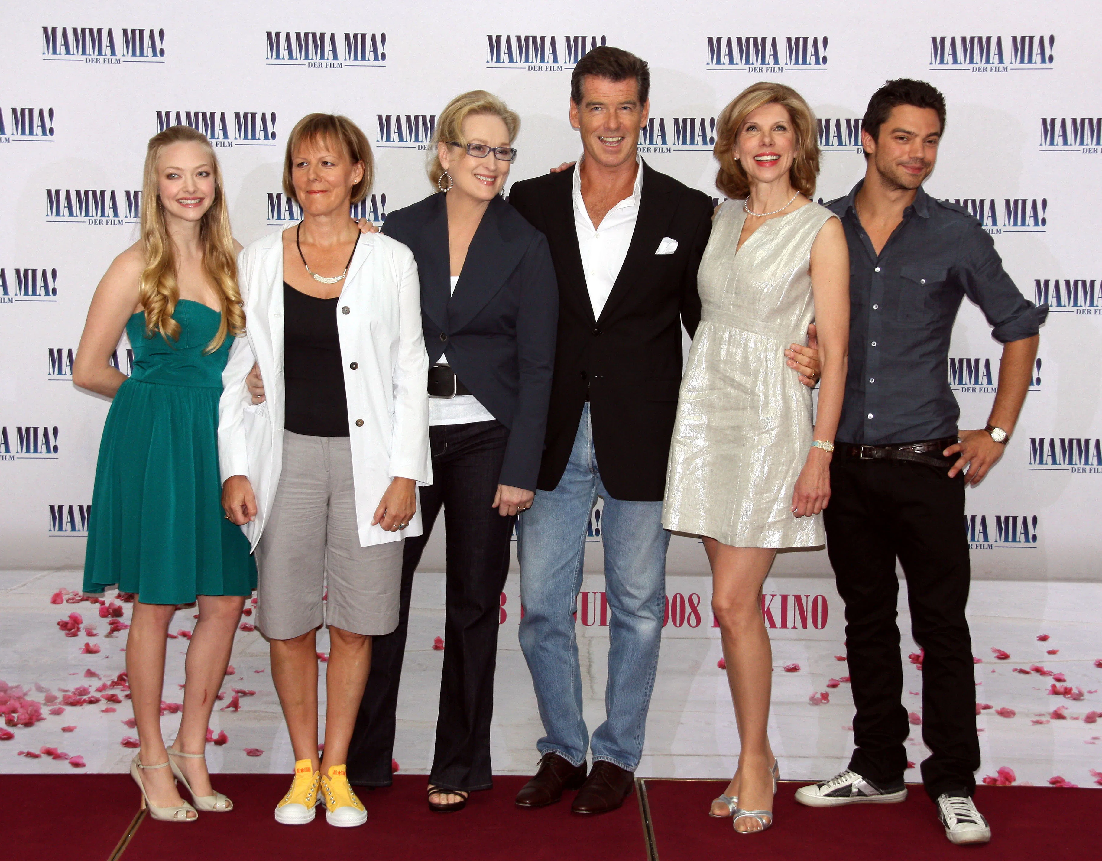 Amanda Seyfried, director Phyllidia Lloyd, Meryl Streep, Pierce Brosnan, Christine Branski and Domin...