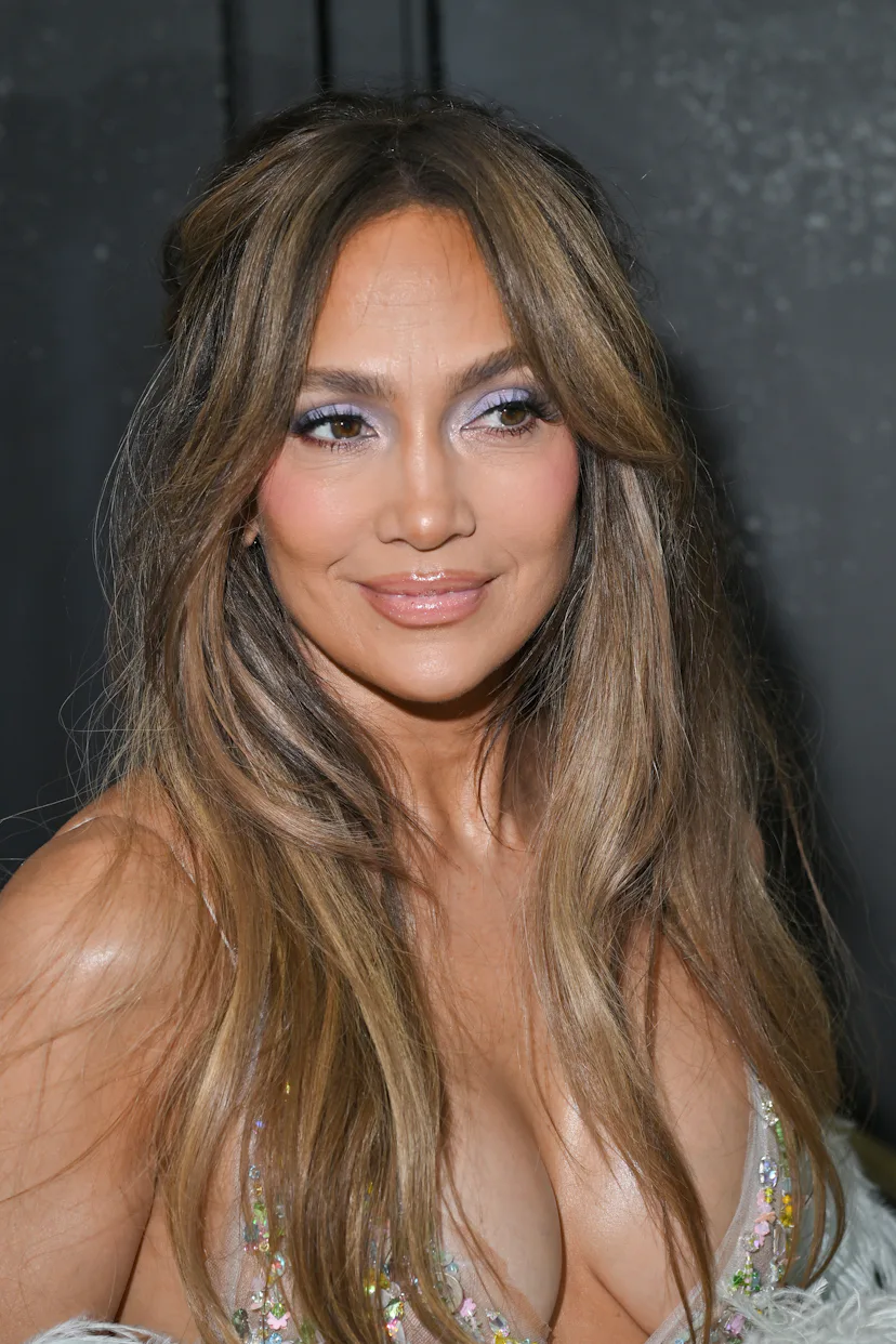 Jennifer Lopez with frosted purple eye makeup