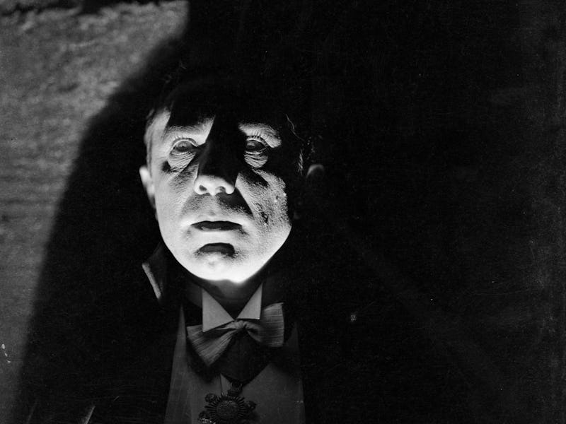 1931: Bela Lugosi (1882 - 1956) plays literature's most famous vampire in 'Dracula', directed by To...