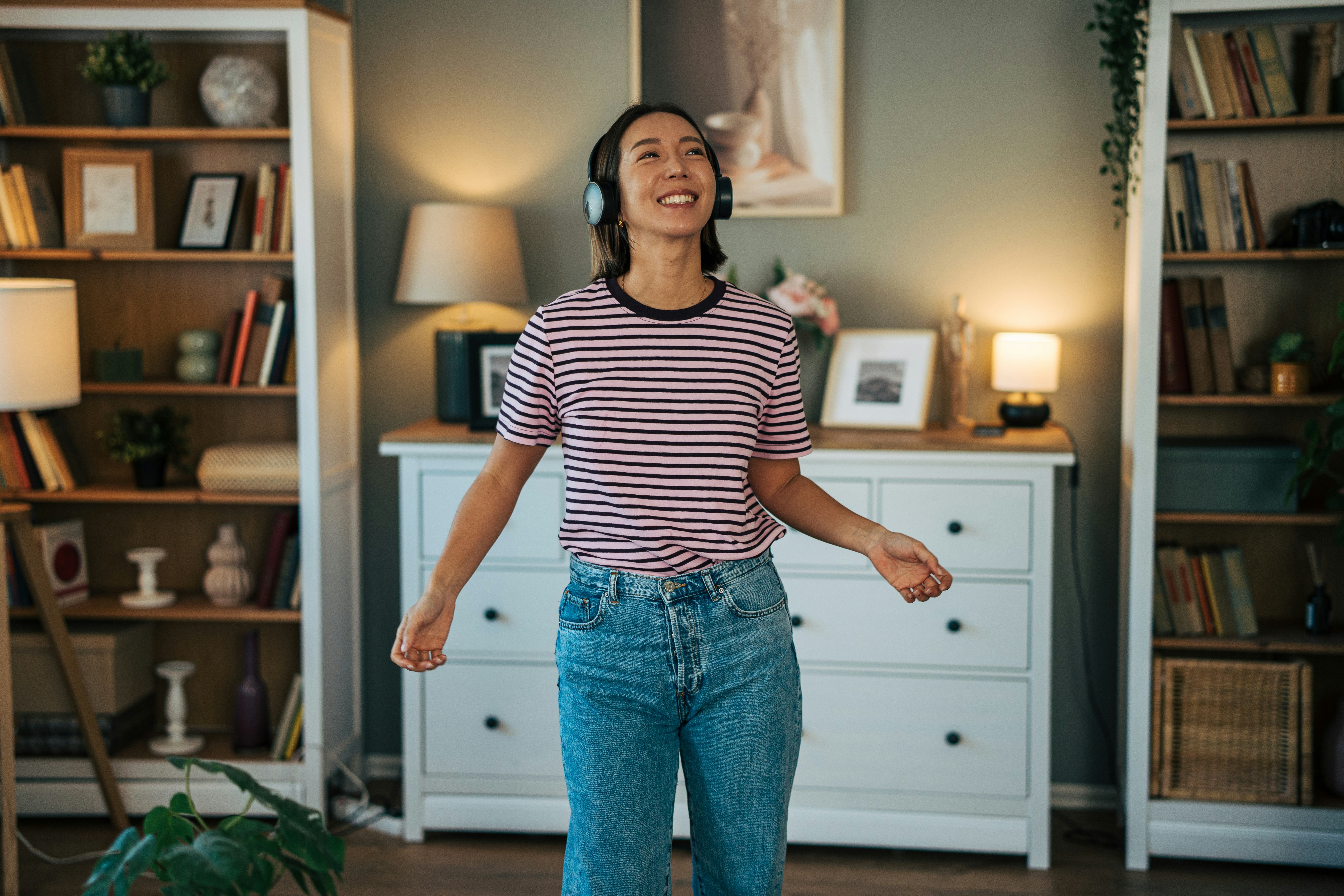 "Somatic Shaking" Is An Easy, Natural Way To De-Stress