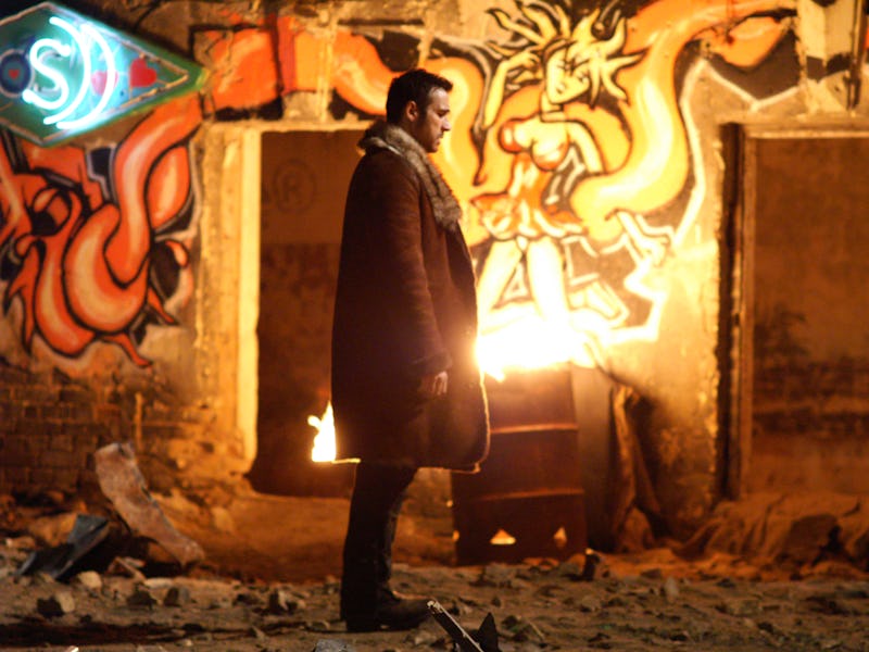 British actor Adrian Paul as Immortal warrior Duncan MacLeod in the film 'Highlander: The Source', 2...